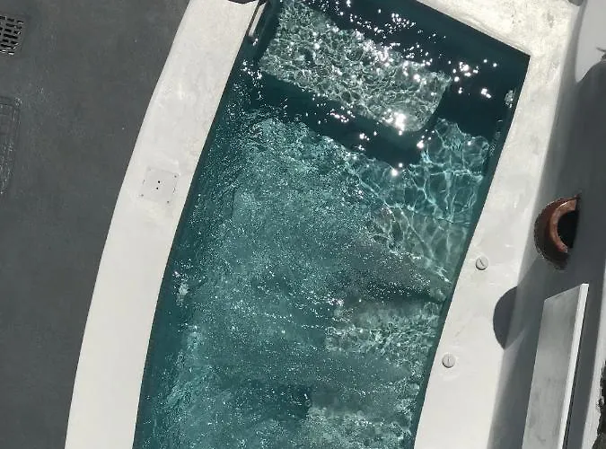 Cave Horizon And Vila *