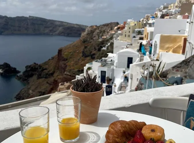 Cave Horizon And * Oia