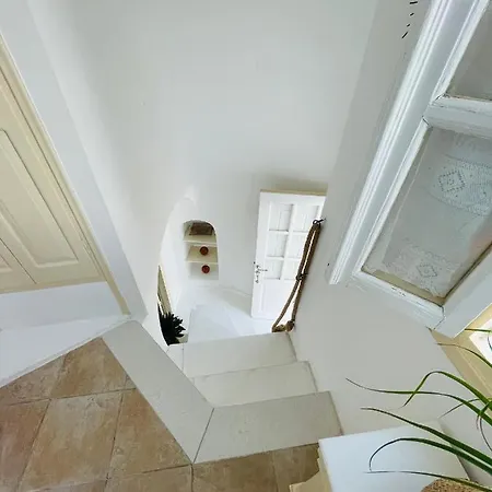 Cave Horizon And * Oia