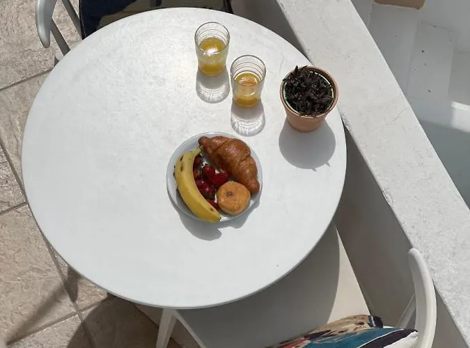 Cave Horizon And Villa Oia (Santorini)